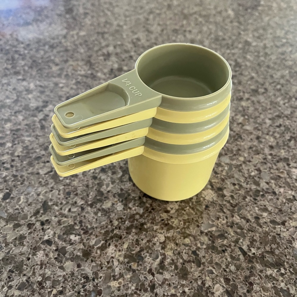 Vintage Mid Century Modern Tupperware Yellow & Olive green Measuring Cups Set